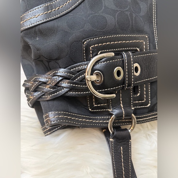 Vintage Coach#05089 Black Shoulder Bag with Buckle Details - Picture 6 of 9